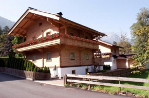 Chalet - Apartments Julitta Oberhollenzer, Mayrhofen
